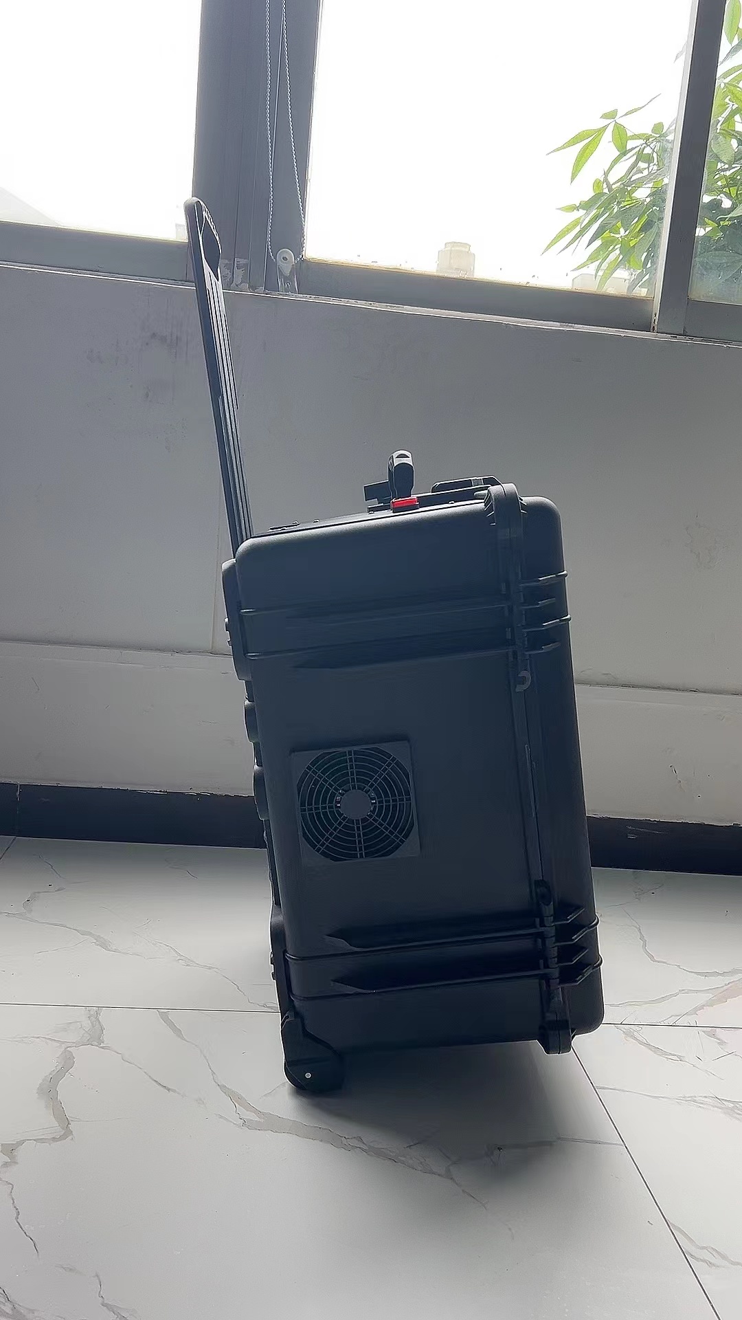 辰溪手拉箱型移动通信干扰器